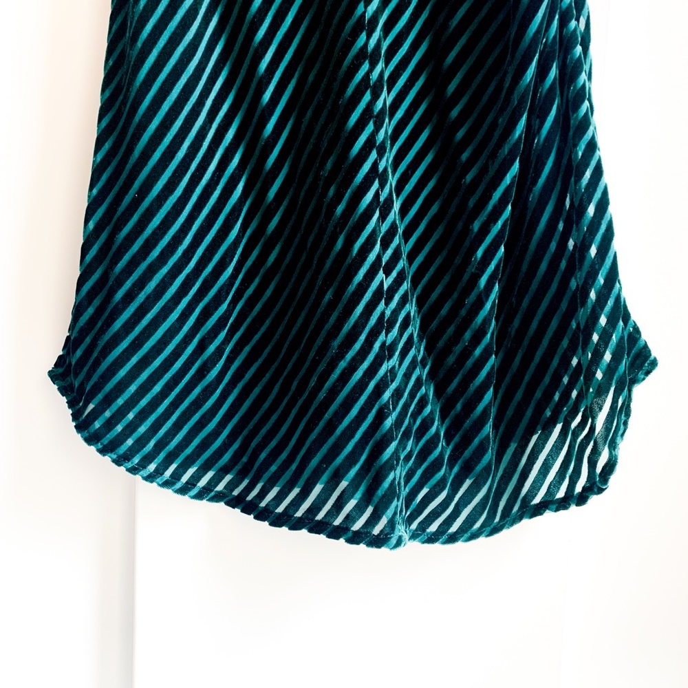 UO silence + noise chloe velvet burnout top green - Picture 7 of 8